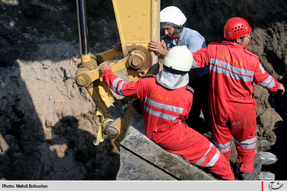 ريزش قسمتي از آسفالت در بلوار ابوطالب مشهد