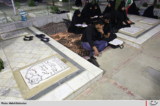 ليله القدر در جوار مزار شهدا- 1