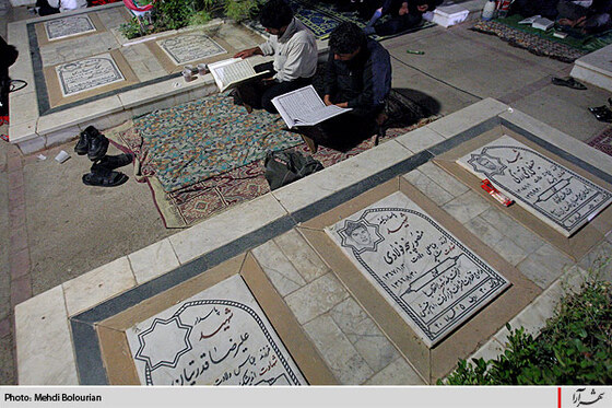 ليله القدر در جوار مزار شهدا- 1