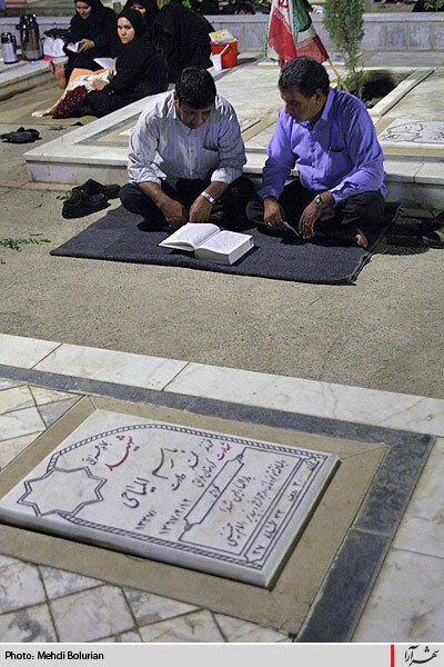 ليله القدر در جوار مزار شهدا- 1