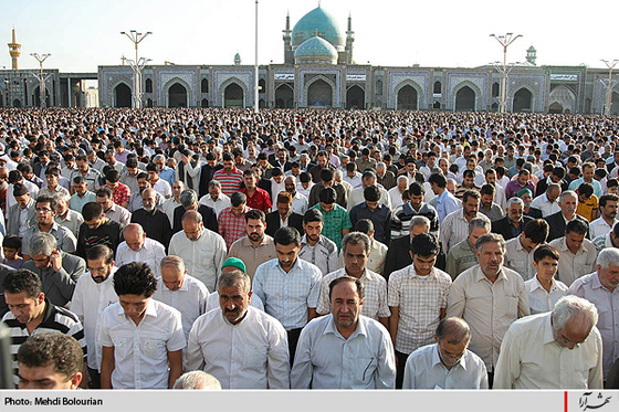 نماز باشكوه عید سعید فطر در حرم مطهر رضوي