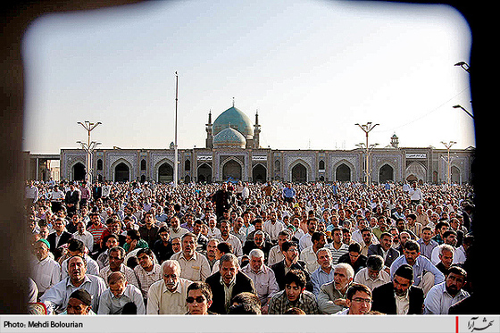 نماز باشكوه عید سعید فطر در حرم مطهر رضوي