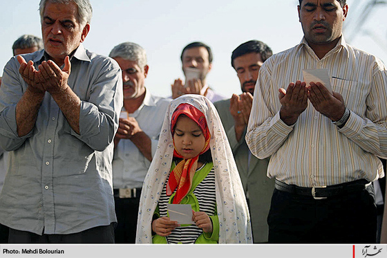 نماز باشكوه عید سعید فطر در حرم مطهر رضوي