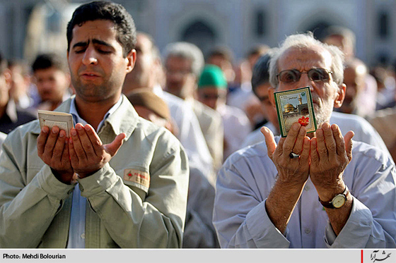 نماز باشكوه عید سعید فطر در حرم مطهر رضوي