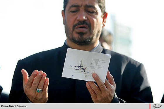 نماز باشكوه عید سعید فطر در حرم مطهر رضوي