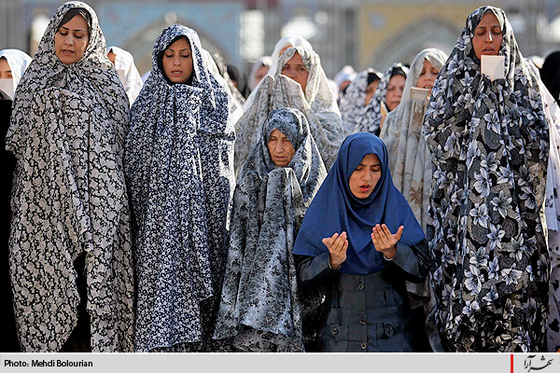 نماز باشكوه عید سعید فطر در حرم مطهر رضوي