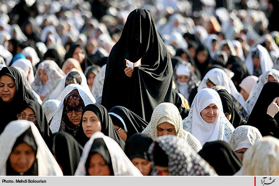 نماز باشكوه عید سعید فطر در حرم مطهر رضوي