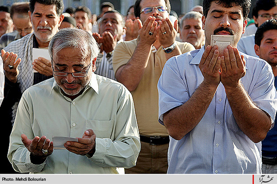 نماز باشكوه عید سعید فطر در حرم مطهر رضوي