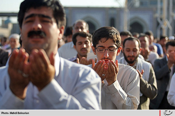 نماز باشكوه عید سعید فطر در حرم مطهر رضوي