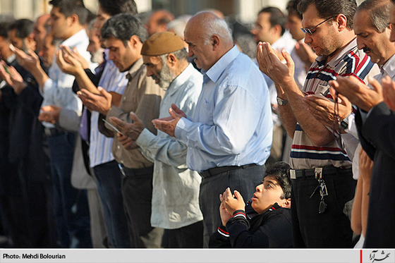 نماز باشكوه عید سعید فطر در حرم مطهر رضوي