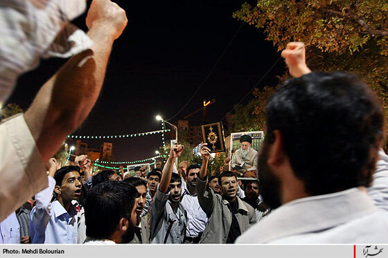 راهپیمایی مردم مشهد در اعتراض به اهانت به قرآن
