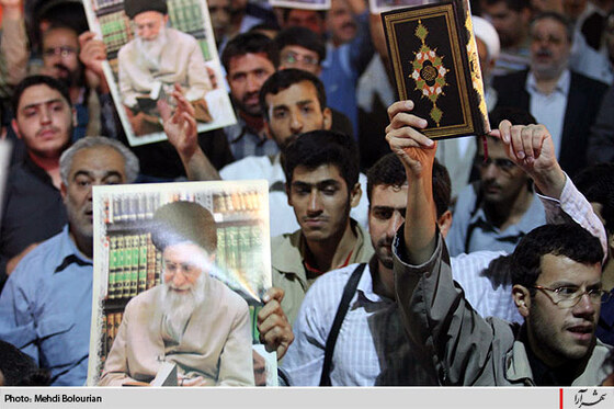 راهپیمایی مردم مشهد در اعتراض به اهانت به قرآن