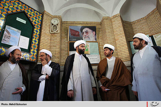 تجمع طلاب و روحانيون در محكوميت اهانت به قرآن کریم 