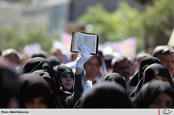 راهپيمايي مردم مشهد در اعتراض به هتك حرمت قرآن كريم-2