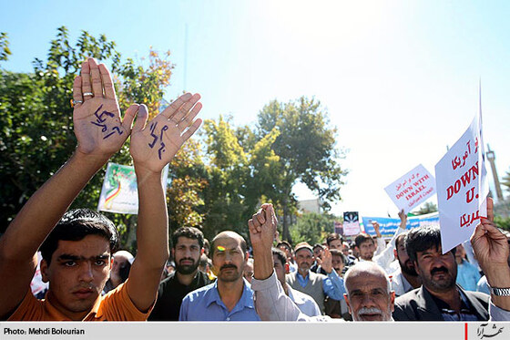 راهپيمايي مردم مشهد در اعتراض به هتك حرمت قرآن كريم-2