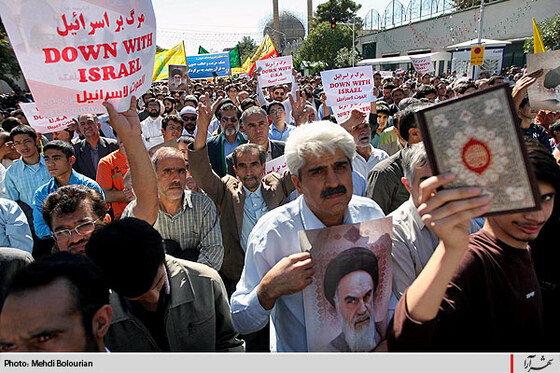 راهپيمايي مردم مشهد در اعتراض به هتك حرمت قرآن كريم-2