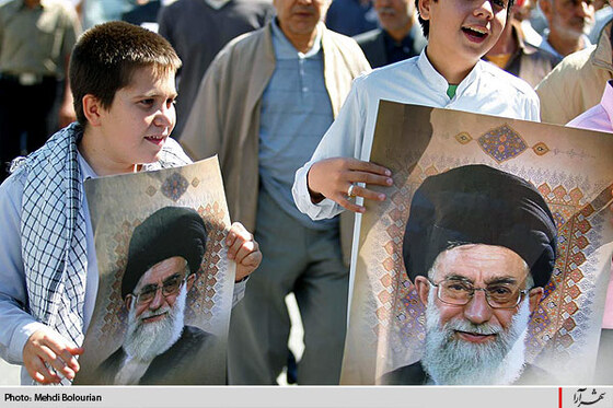 راهپيمايي مردم مشهد در اعتراض به هتك حرمت قرآن كريم-1