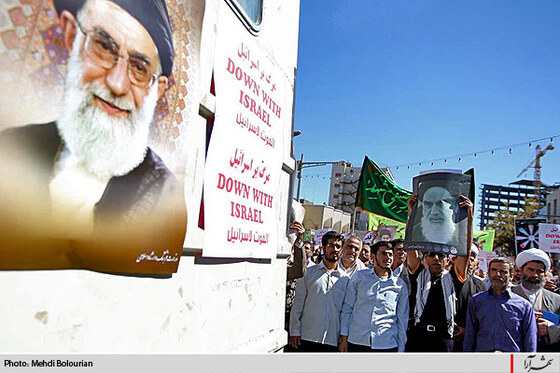 راهپيمايي مردم مشهد در اعتراض به هتك حرمت قرآن كريم-1