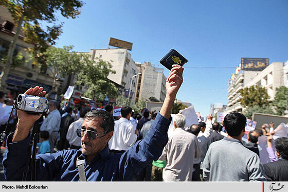 راهپيمايي مردم مشهد در اعتراض به هتك حرمت قرآن كريم-1