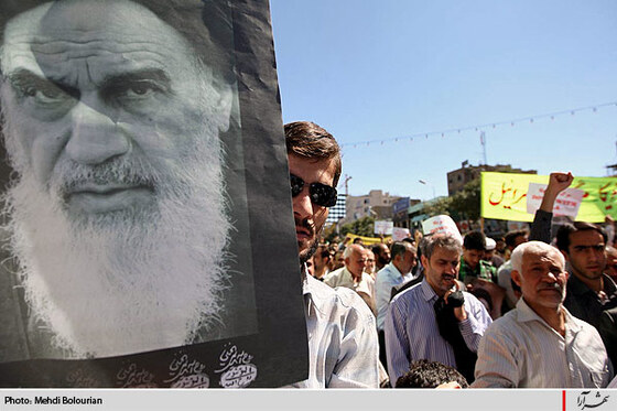 راهپيمايي مردم مشهد در اعتراض به هتك حرمت قرآن كريم-1