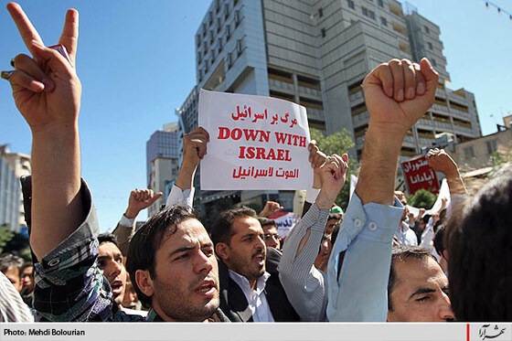 راهپيمايي مردم مشهد در اعتراض به هتك حرمت قرآن كريم-1