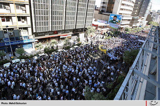 راهپيمايي مردم مشهد در اعتراض به هتك حرمت قرآن كريم-1