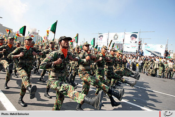 مراسم رژه نیروهای مسلح در هفته دفاع مقدس