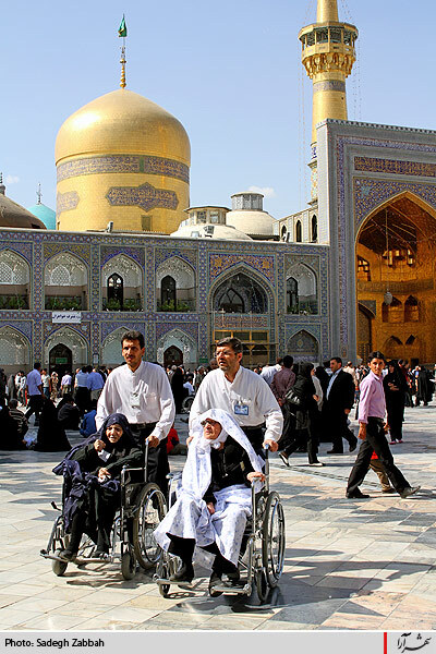 تشرف سالمندان به حرم امام رضا (ع)