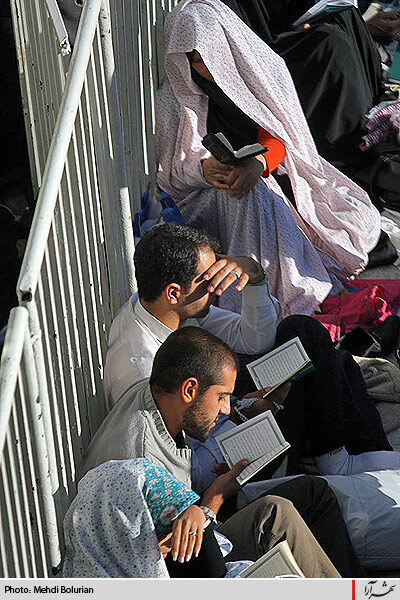 مراسم دعاي عرفه در حرم امام رضا (ع)