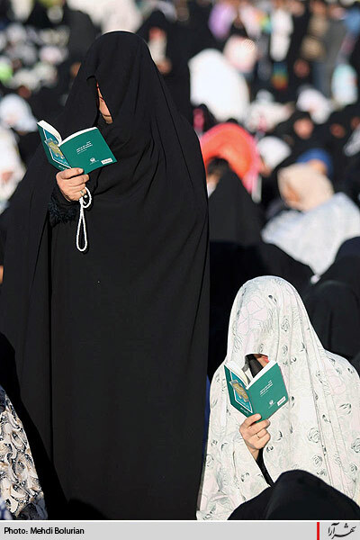 مراسم دعاي عرفه در حرم امام رضا (ع)