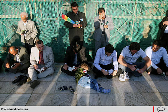 مراسم دعاي عرفه در حرم امام رضا (ع)