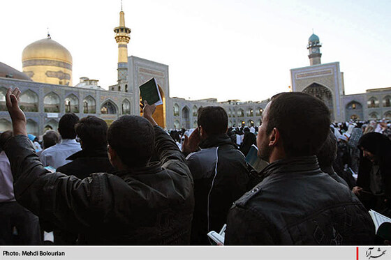 مراسم دعاي عرفه در حرم امام رضا (ع)