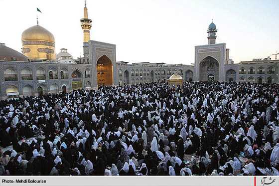 مراسم دعاي عرفه در حرم امام رضا (ع)