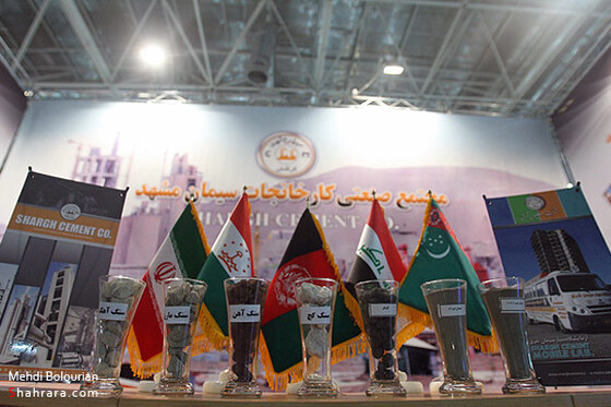 حضور استاندار خراسان رضوي در نمايشگاه پژوهش و فناوري