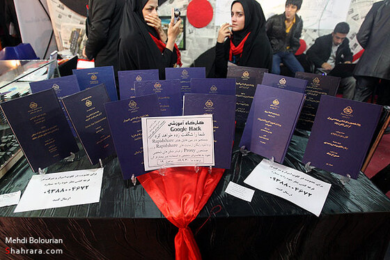 حضور استاندار خراسان رضوي در نمايشگاه پژوهش و فناوري