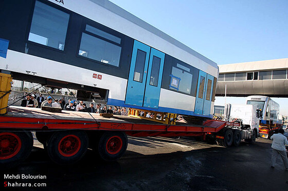 ورود اولين محموله واگن هاي قطار شهري به مشهد