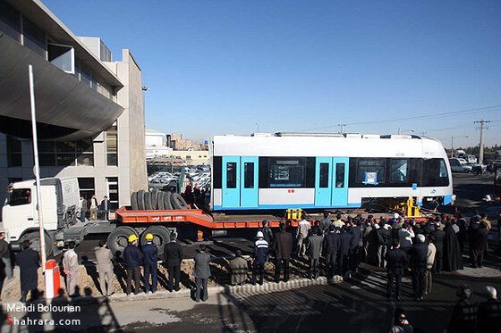 ورود اولين محموله واگن هاي قطار شهري به مشهد