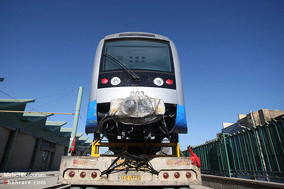 ورود اولين محموله واگن هاي قطار شهري به مشهد