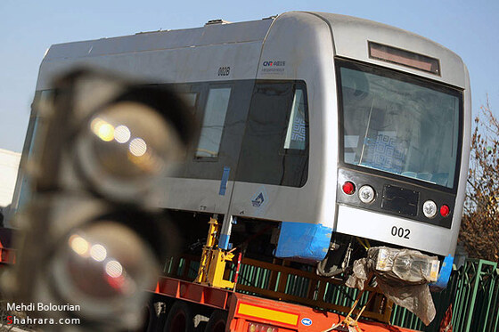 ورود اولين محموله واگن هاي قطار شهري به مشهد