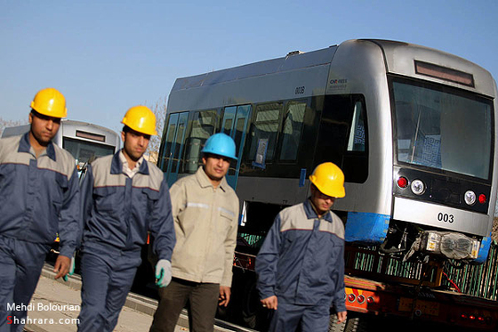 ورود اولين محموله واگن هاي قطار شهري به مشهد