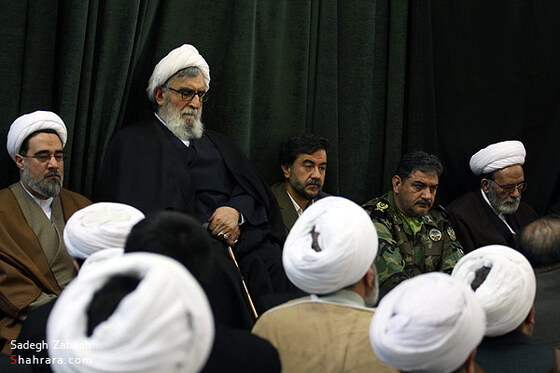 ' تجمع بزرگ بصيرت ' در حرم امام رضا (ع)