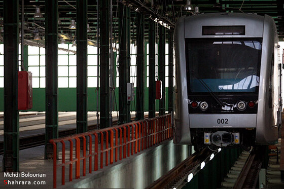 مونتاژ واگن هاي قطار شهري مشهد