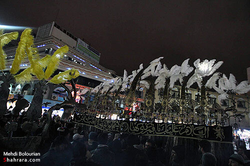 عزاداري مردم در شب شهادت امام رضا(ع)