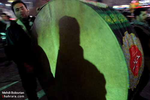 عزاداري مردم در شب شهادت امام رضا(ع)