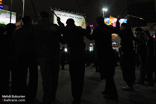 عزاداري مردم در شب شهادت امام رضا(ع)