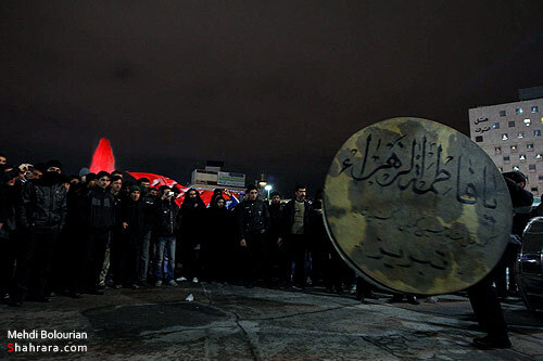 عزاداري مردم در شب شهادت امام رضا(ع)