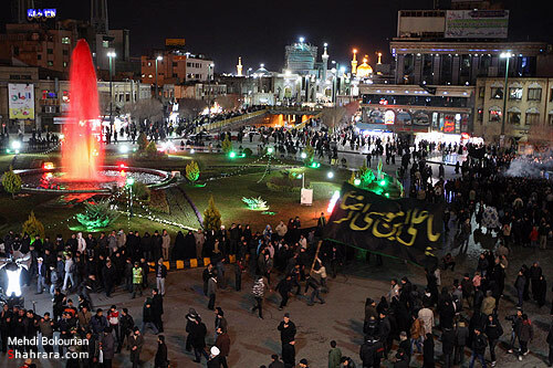 عزاداري مردم در شب شهادت امام رضا(ع)