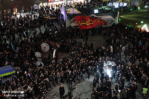 عزاداري مردم در شب شهادت امام رضا(ع)