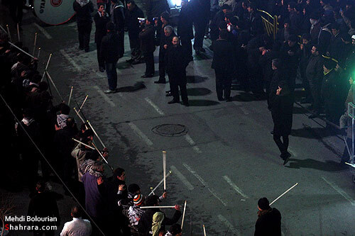 عزاداري مردم در شب شهادت امام رضا(ع)