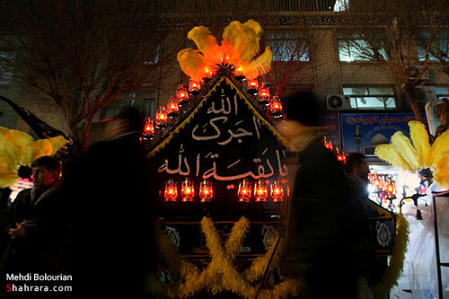 عزاداري مردم در شب شهادت امام رضا(ع)